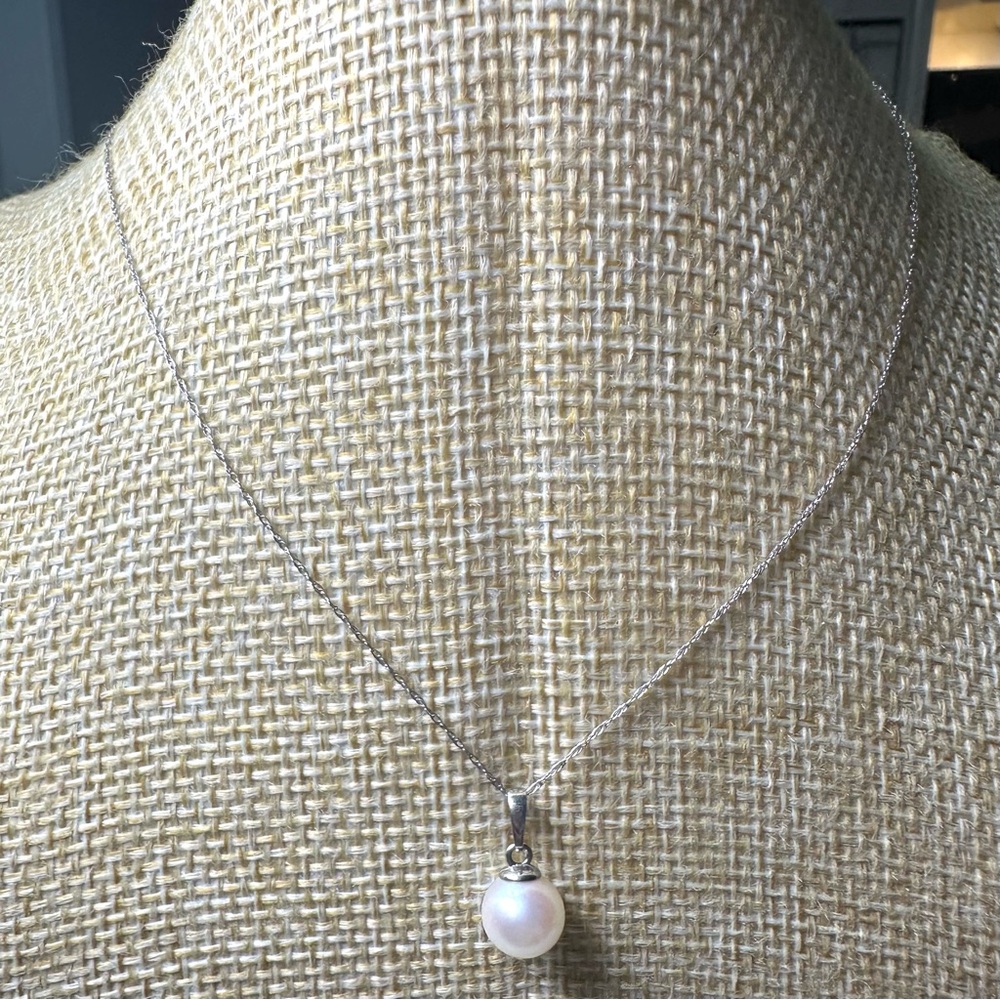 14 k gold pearl pendant and sterling chain
